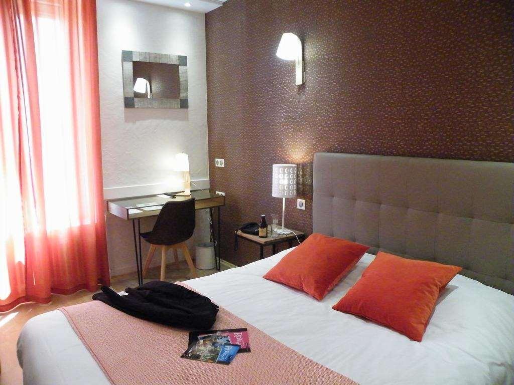 Brit Hotel Roanne - Le Grand Hôtel Chambre photo